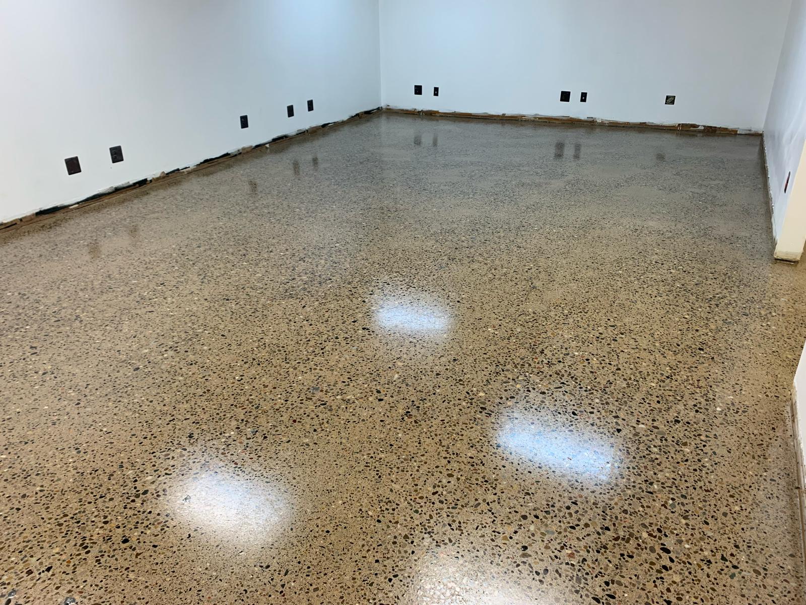 400-grit-commercial-polished-concrete-1-1.jpg